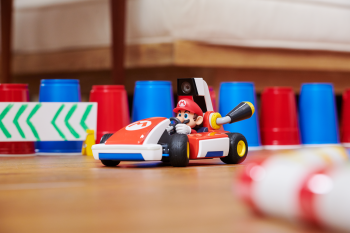 images/products/sw_switch_mario_kart_live_home_circuit_luigi/__gallery/HACA_RMAA_illu06_02_R_ad-0.png